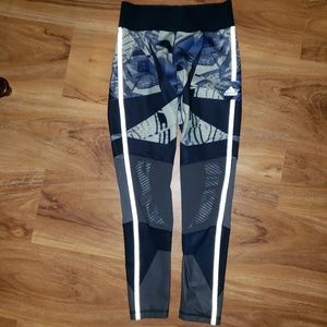 Adidas 090 Climate Yoga Leggings size Small